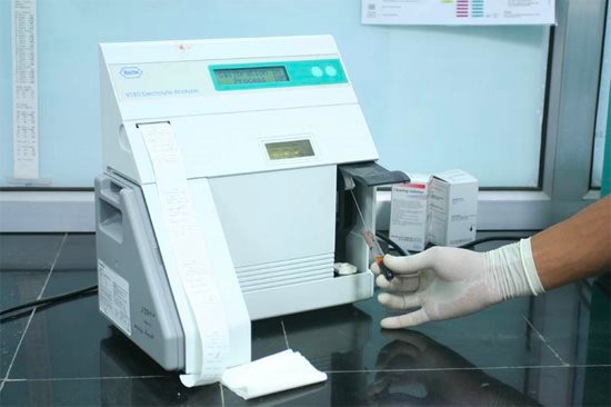 Electrolyte Analyzer Machine